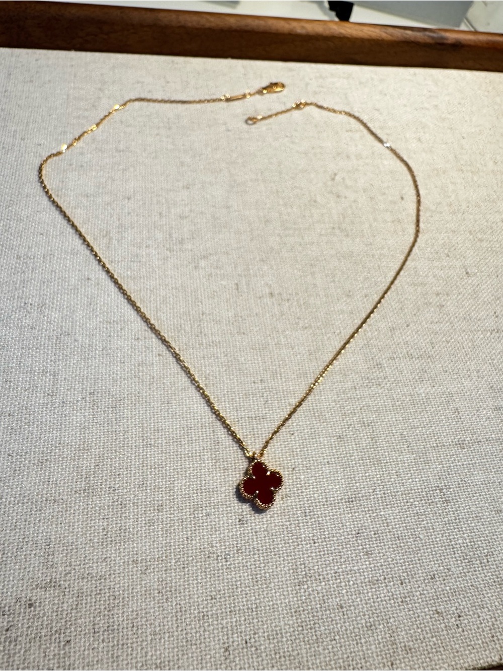 Van Cleef & Arpels Sweet Alhambra pendant 18K rose gold, Carnelian